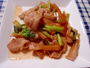 豚肉と小松菜とメンマのピリ辛炒め