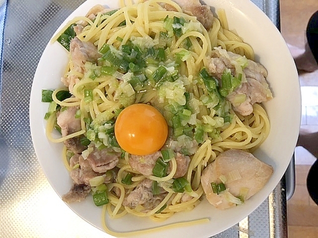 鶏もも肉のねぎ塩やみつきパスタ