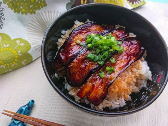 簡単絶品！プロが作るなすの蒲焼き丼