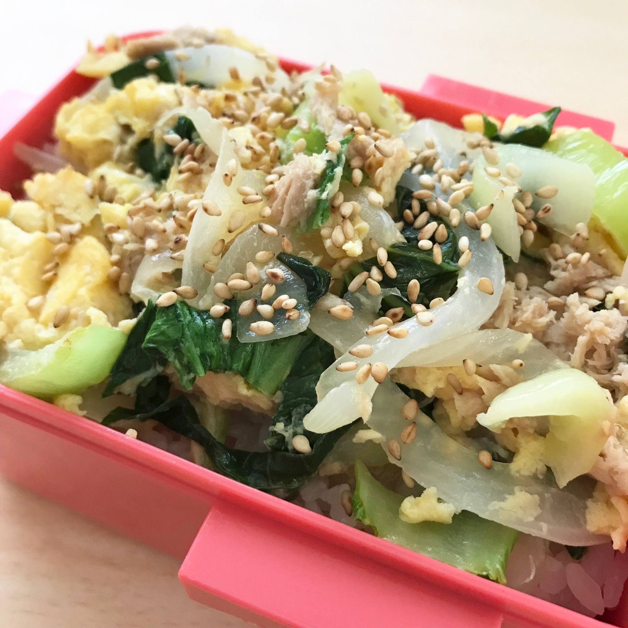 チンゲン菜と辛子ツナマヨ丼