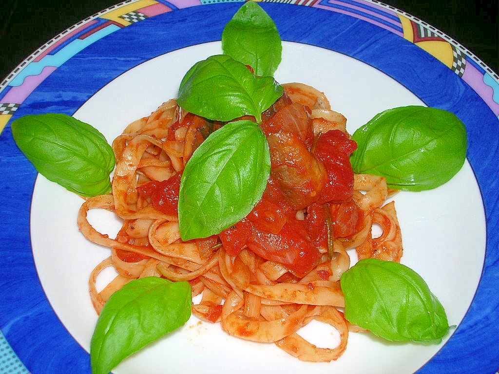 マッシュルームとハムのトマトソースパスタ♪