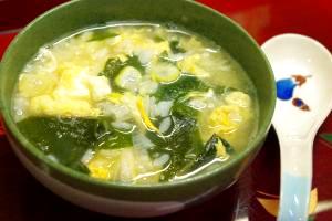 簡単すぐ出来ちゃう!卵わかめ雑炊