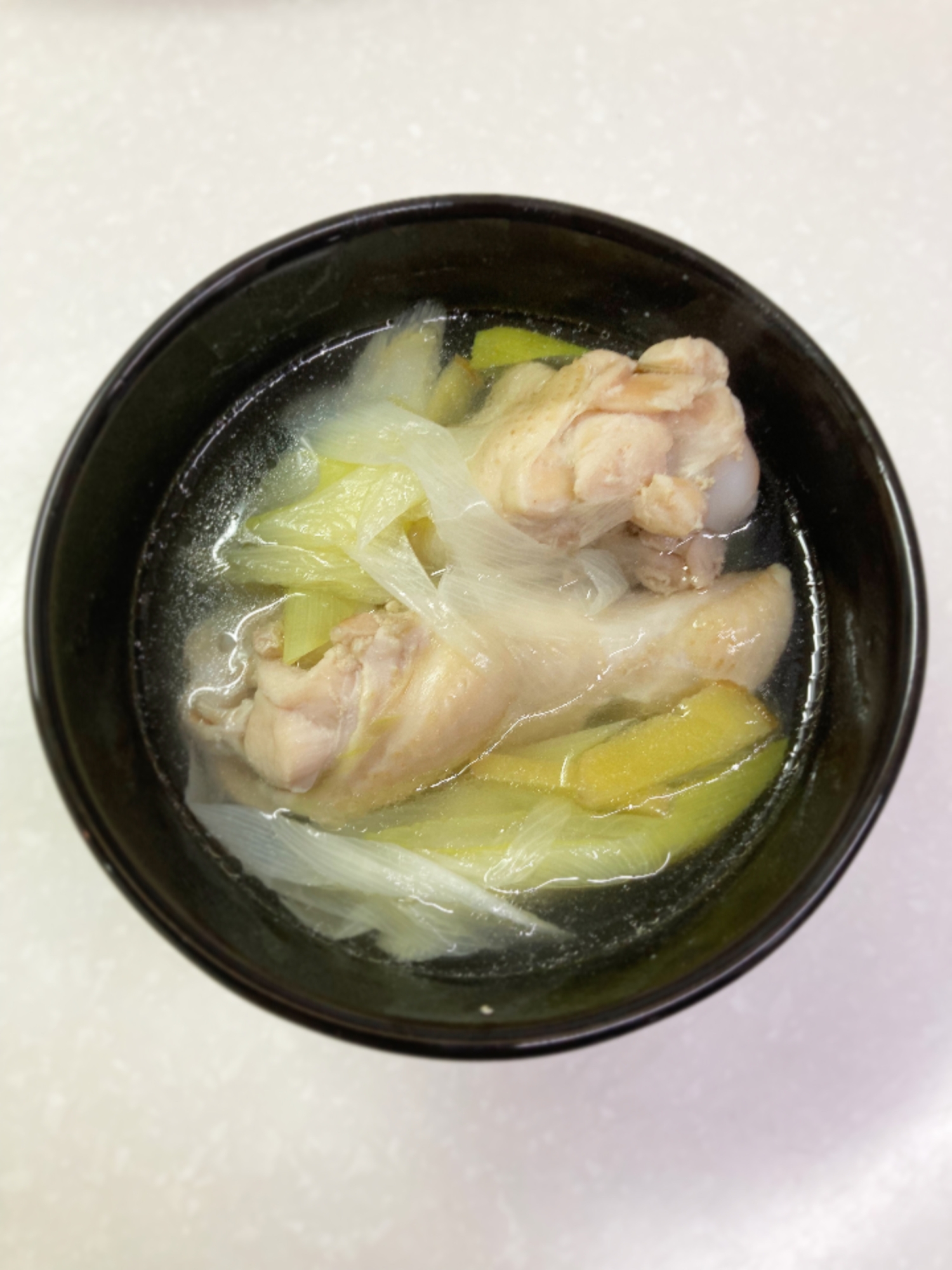 からだもぽかぽか 手羽元とネギの生姜スープ レシピ 作り方 By ヤスのり子 楽天レシピ