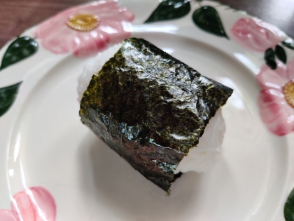 鮭マヨおにぎり、パクパク、どれだけでも食べられそう(≧▽≦)　美味しかったです(^^♪　ごちそうさま～ヾ(o´∀｀o)ﾉﾜｧｰｨ♪