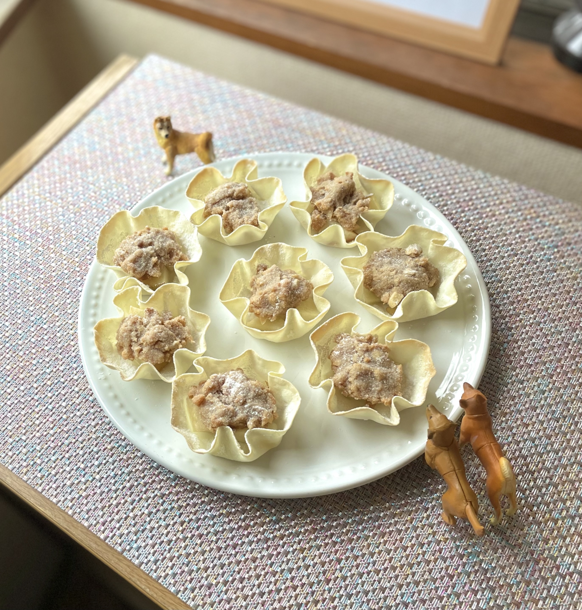 おやつに♡餃子の皮で作るりんご入りカップケーキ