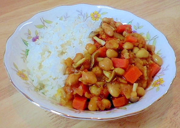 菜食献立　大豆とひよこ豆のカレー