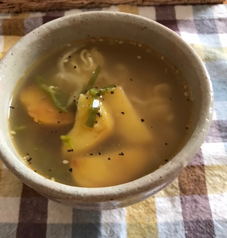 じゃがいもとピーマン炒めのせ塩ラーメン