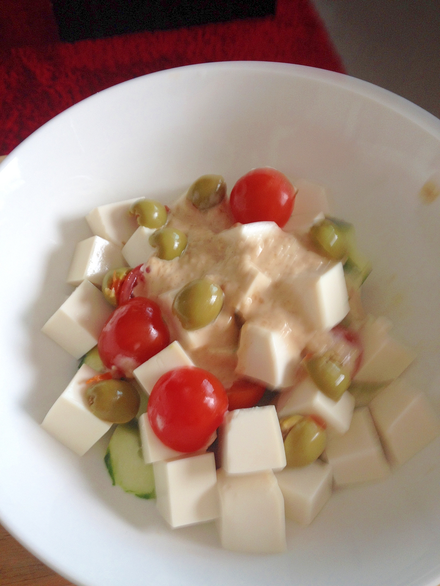 豆腐・オリーブ・トマトのサラダ