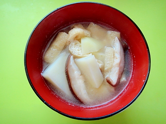 じゃがいもと椎茸油揚げの味噌汁