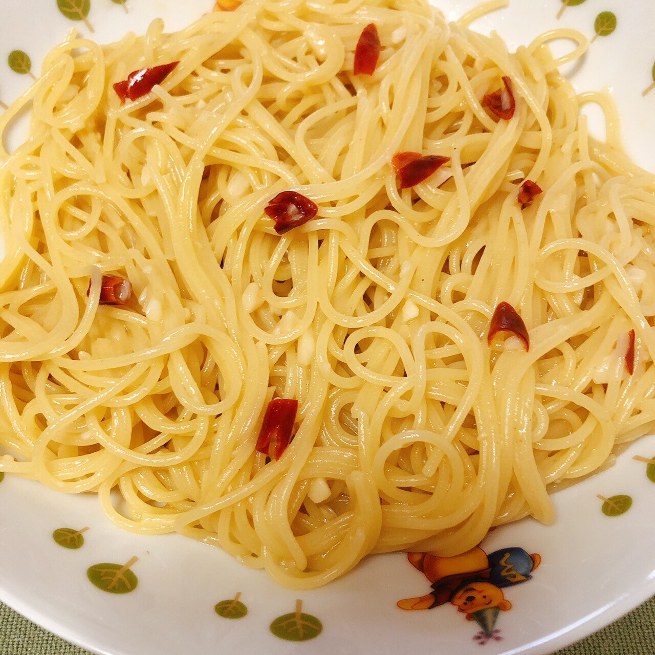 ピリッと辛い☆ペペロンチーノ レシピ・作り方 by nikumankun - 楽天レシピ