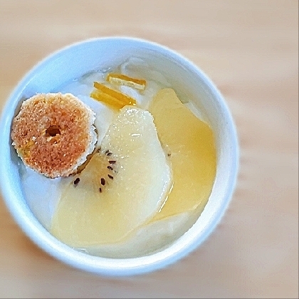 キウイの酸味とお菓子の甘味でヨーグルトを美味しく頂けました(*^-^*)