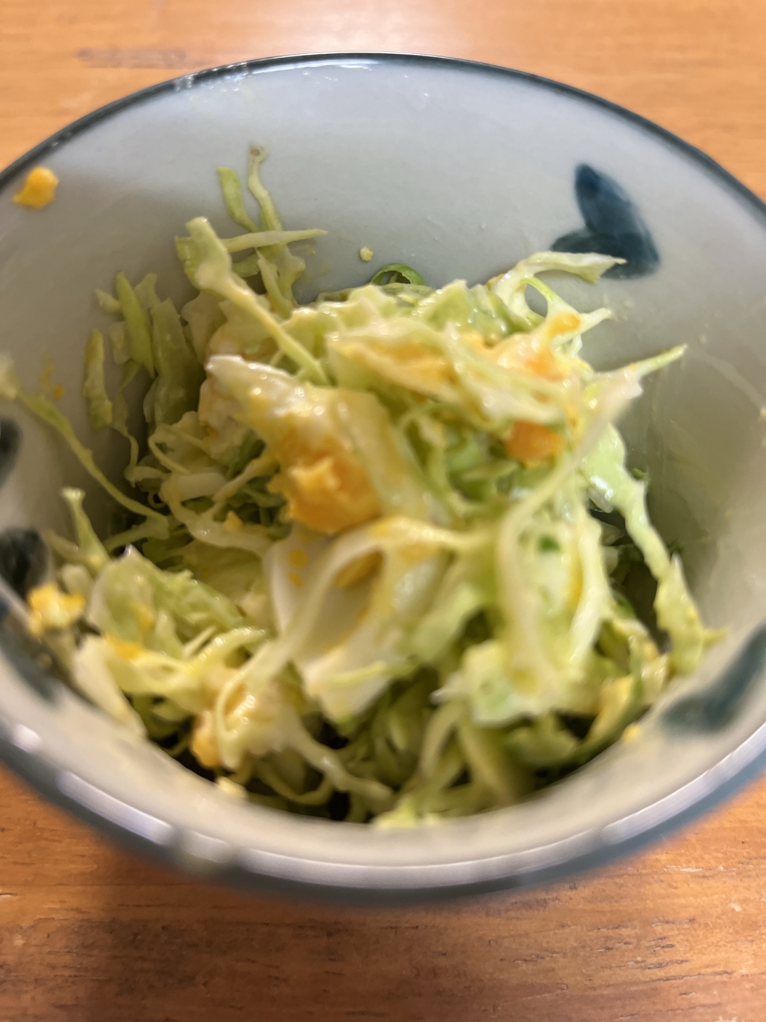 ゆで卵とせんきゃべのマヨサラダ