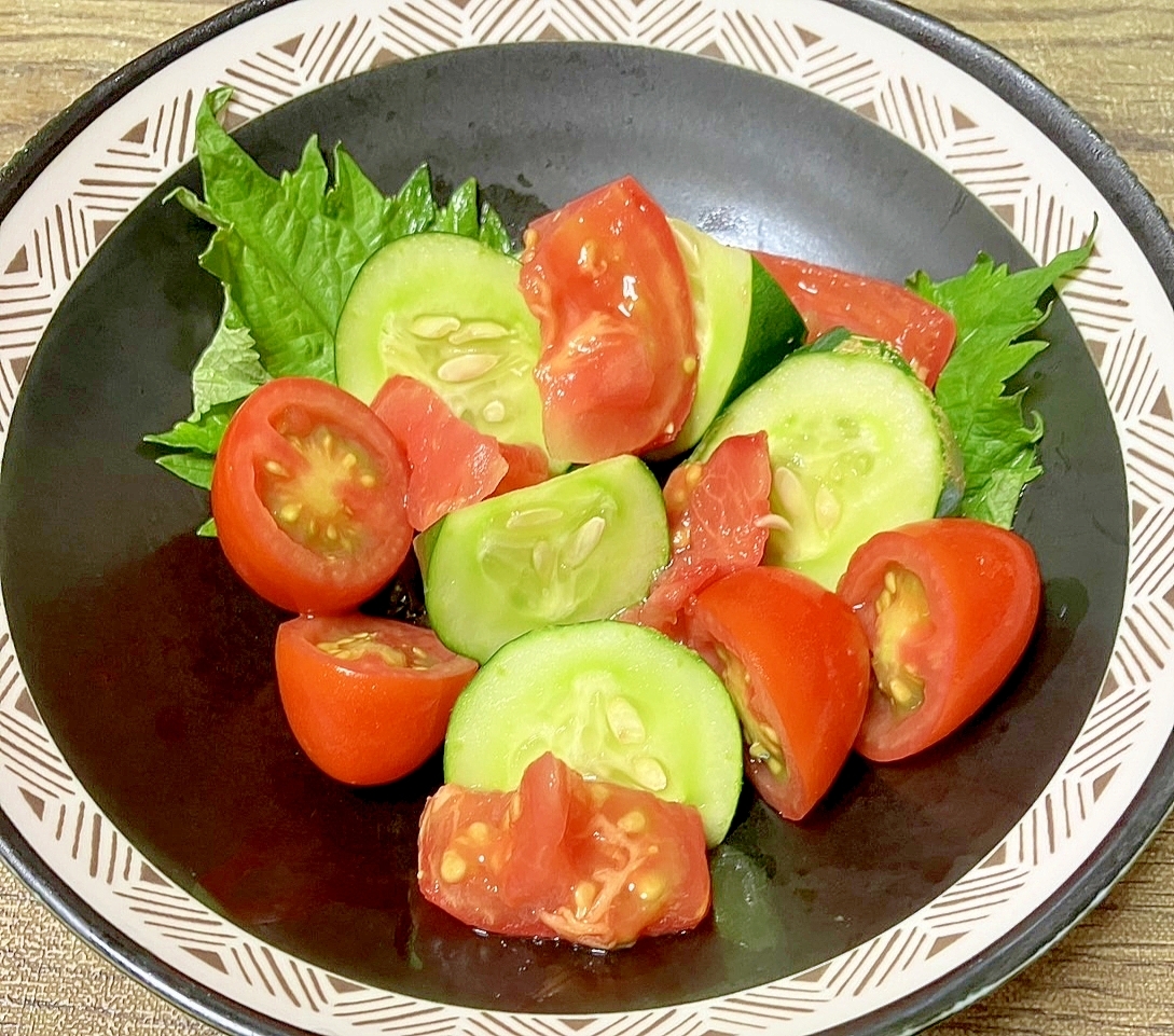 トマトとミニトマトの和風出汁りんご酢漬け