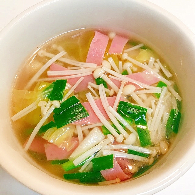 エノキとキャベツとビアサラミの☆デラ旨中華スープ