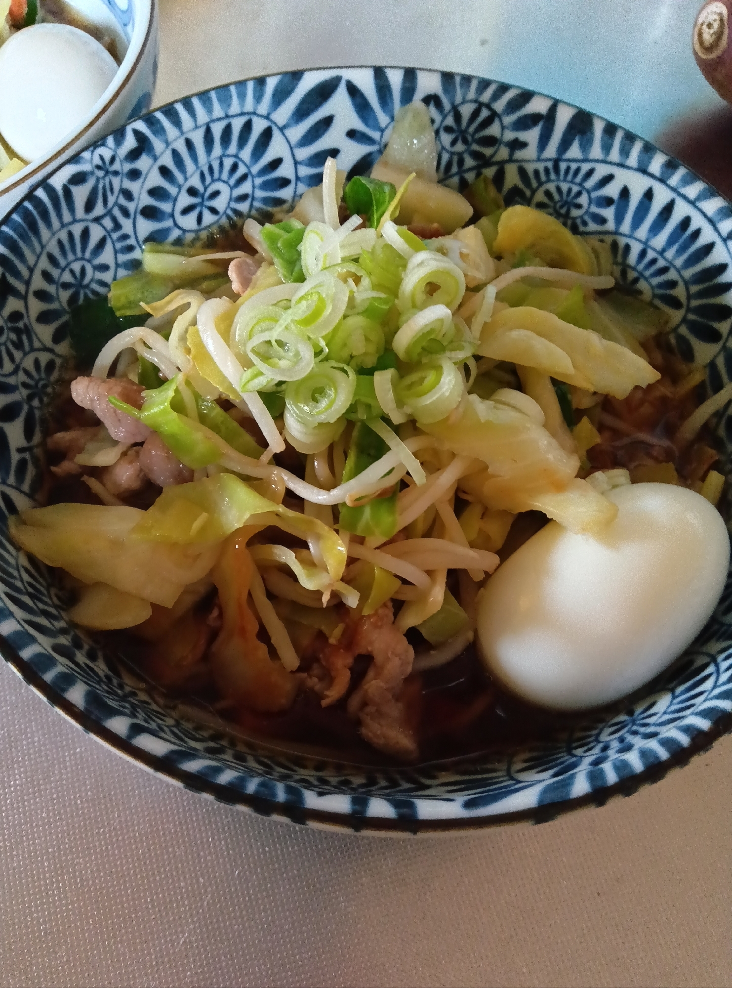 もやしとキャベツの野菜たっぷり 醤油ラーメン