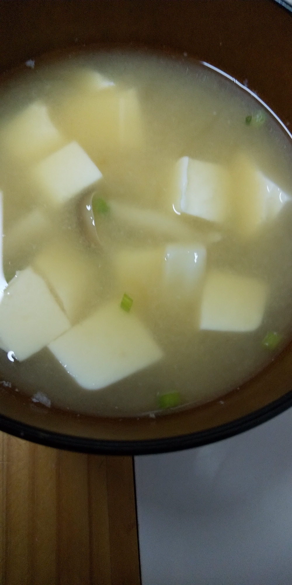 豆腐とぶなしめじと葱のお味噌汁
