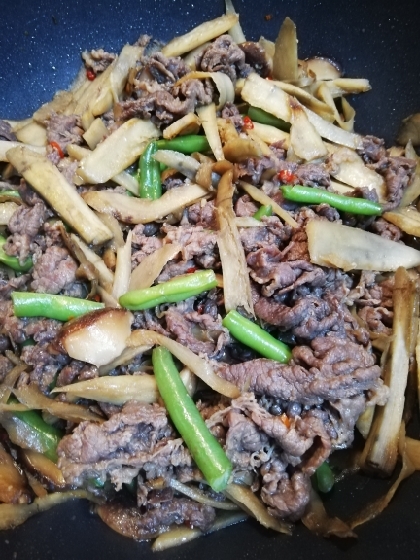 牛肉とごぼう・椎茸の甘辛炒め　（我が家の味）