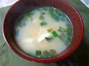 ニラと豆腐の香味味噌汁