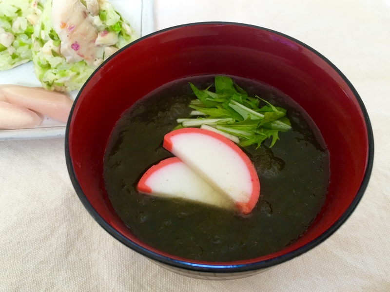 お湯をそそぐだけ♪蒲鉾とろろ昆布のお吸い物♡