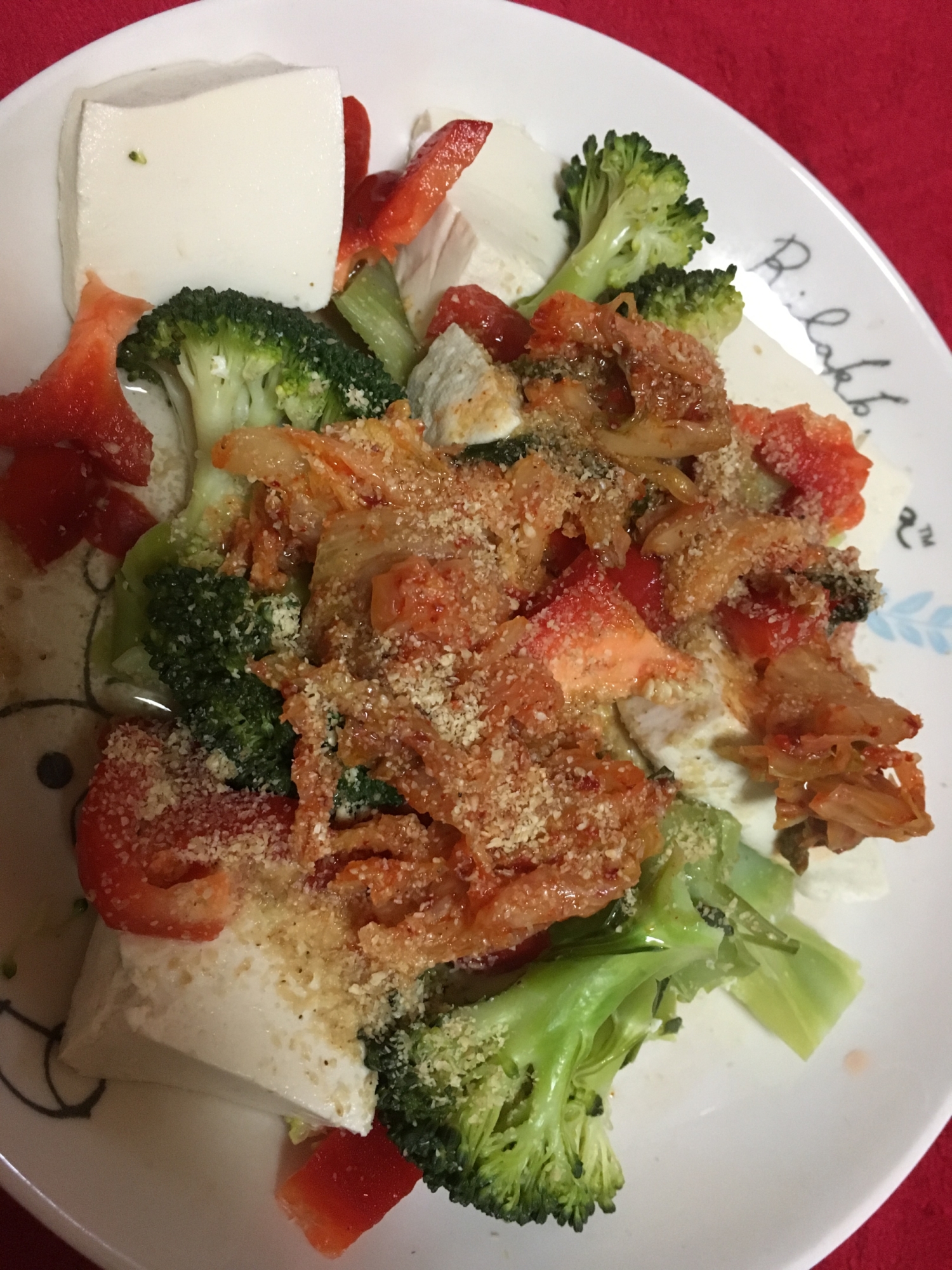 彩りキムチとごまのブロッコリーと豆腐のサラダ