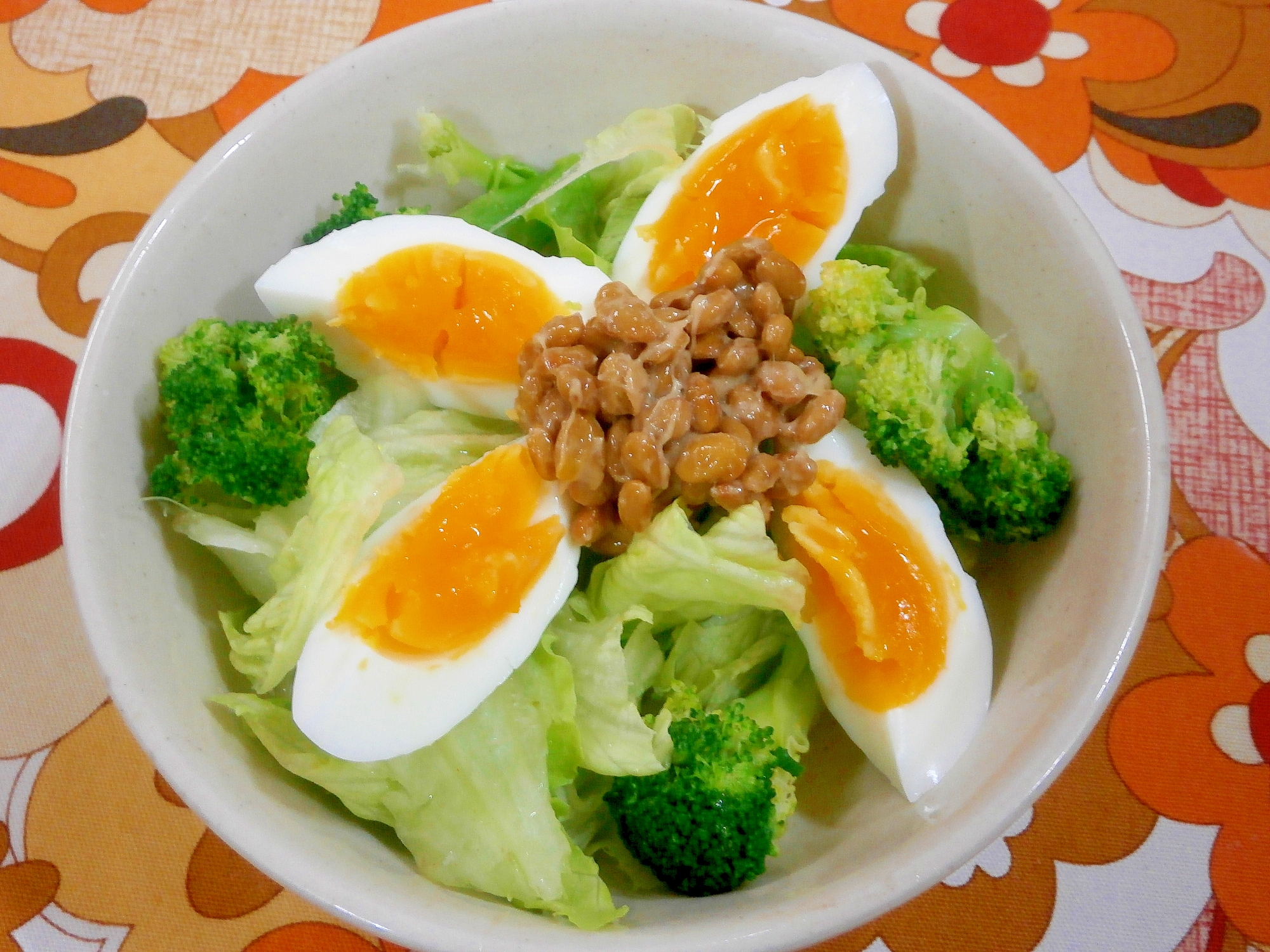 納豆と卵のサラダ