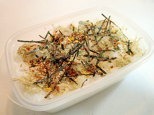 麺つゆふりかけで　とろろ昆布と刻み海苔のお弁当ご飯