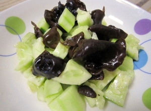 簡単 たたききゅうりときくらげの冷菜 黄瓜拌木耳 レシピ 作り方 By はかせ55 楽天レシピ