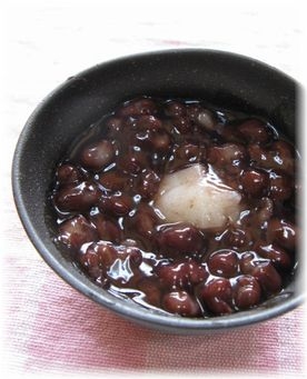 小豆は煮て冷凍したのがあったので、レンジで温めていただきました（ｖｖ）　小分けにして冷凍保存しておくと便利ですよね。　美味しかったです＾＾*