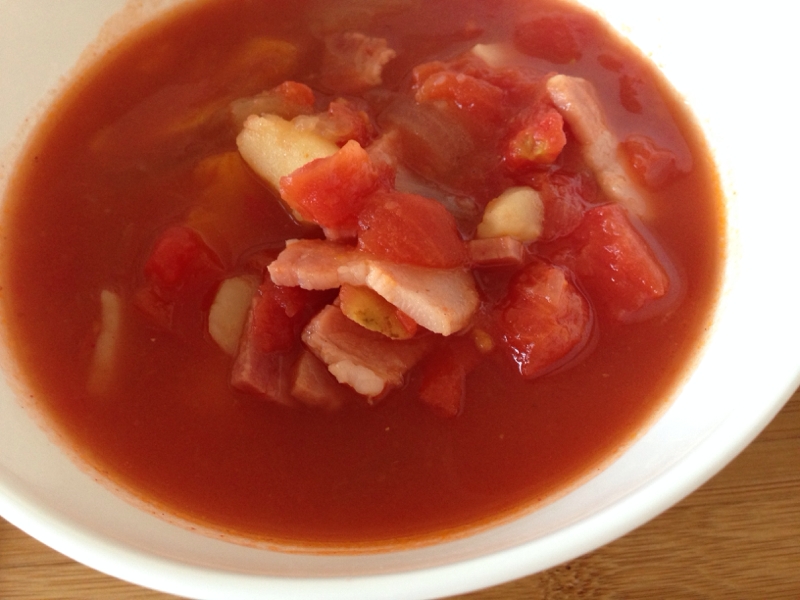 ジャガイモとベーコンのトマトスープ