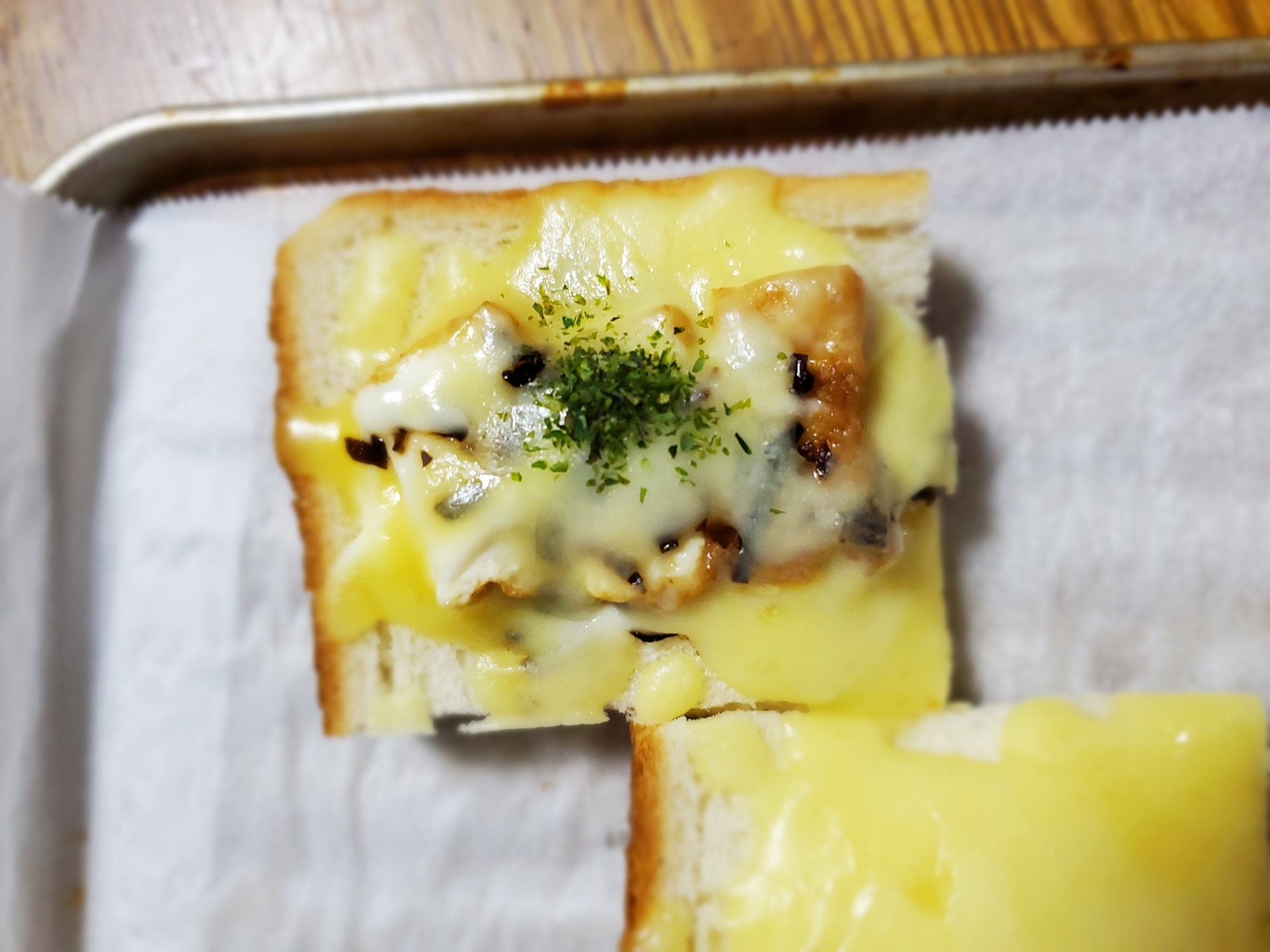 厚揚げと塩昆布のチーズトースト
