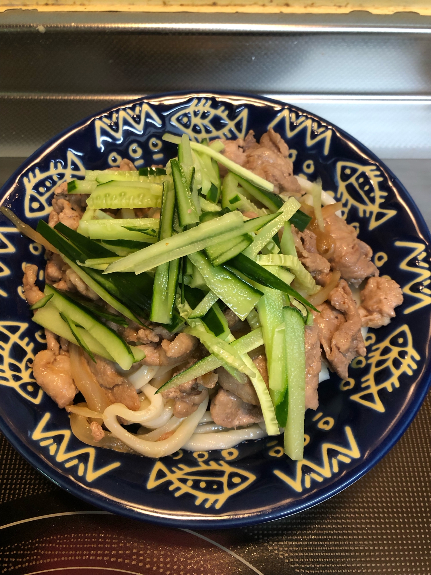 ボリューム満点♪冷やし甘たれ肉うどん^_^