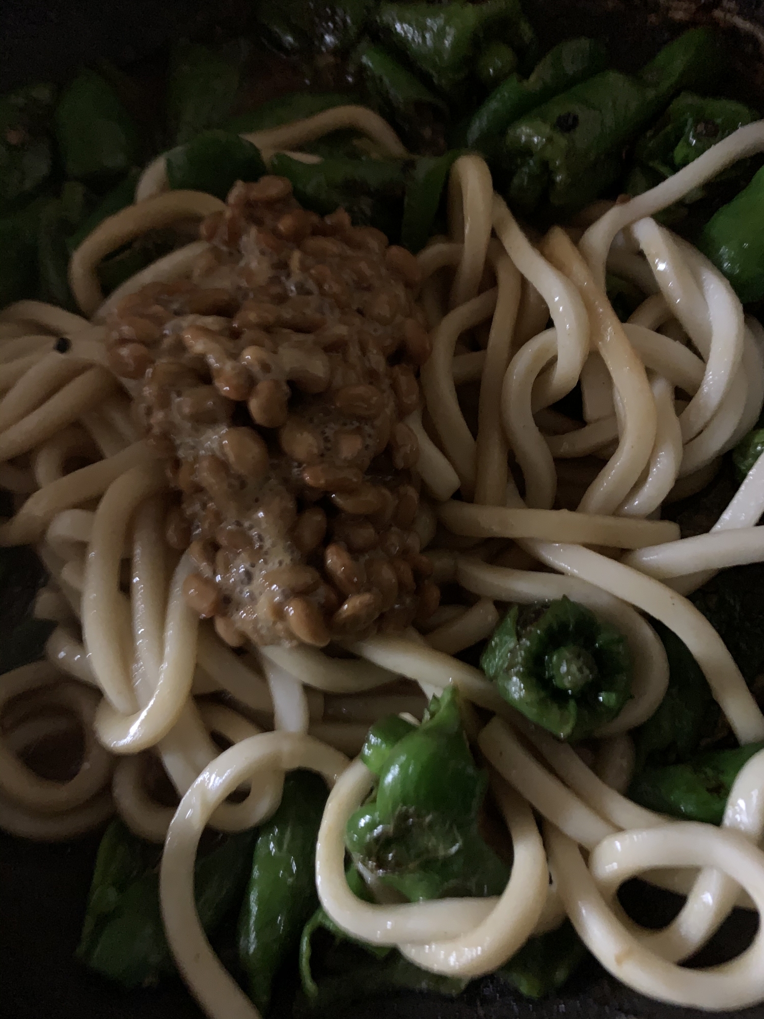 ししとうの節約納豆カレーうどん