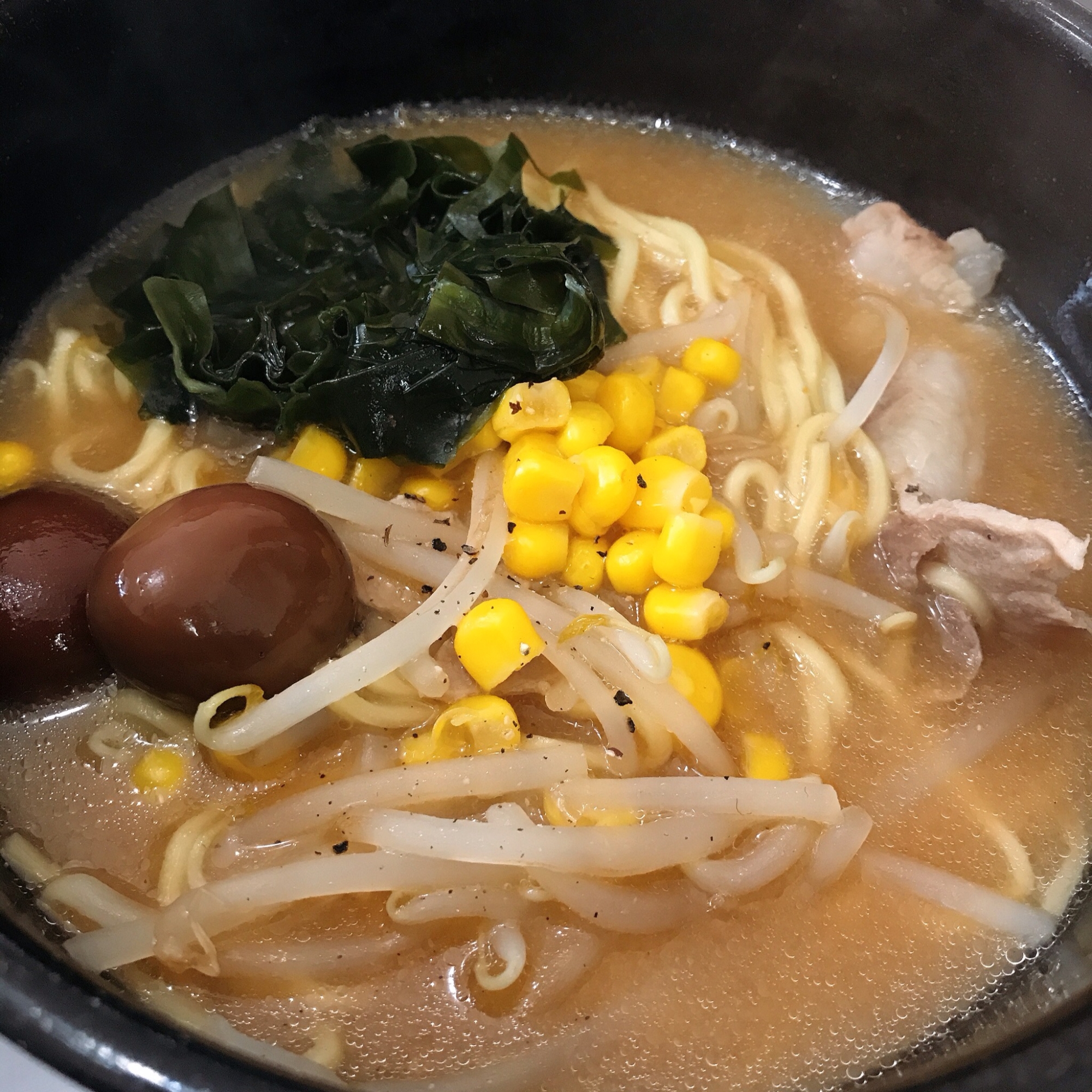 鍋一つ！もやしとうずらの味噌ラーメン