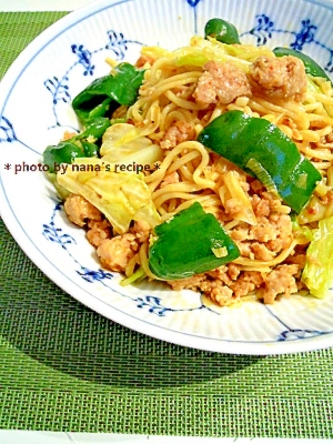 残り野菜と豚ひき肉でピリ辛焼きそば