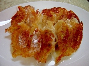 市販の餃子をパリパリ羽根つきで♪美味しく見せる方法 レシピ・作り方 by ラズベリっち - 楽天レシピ