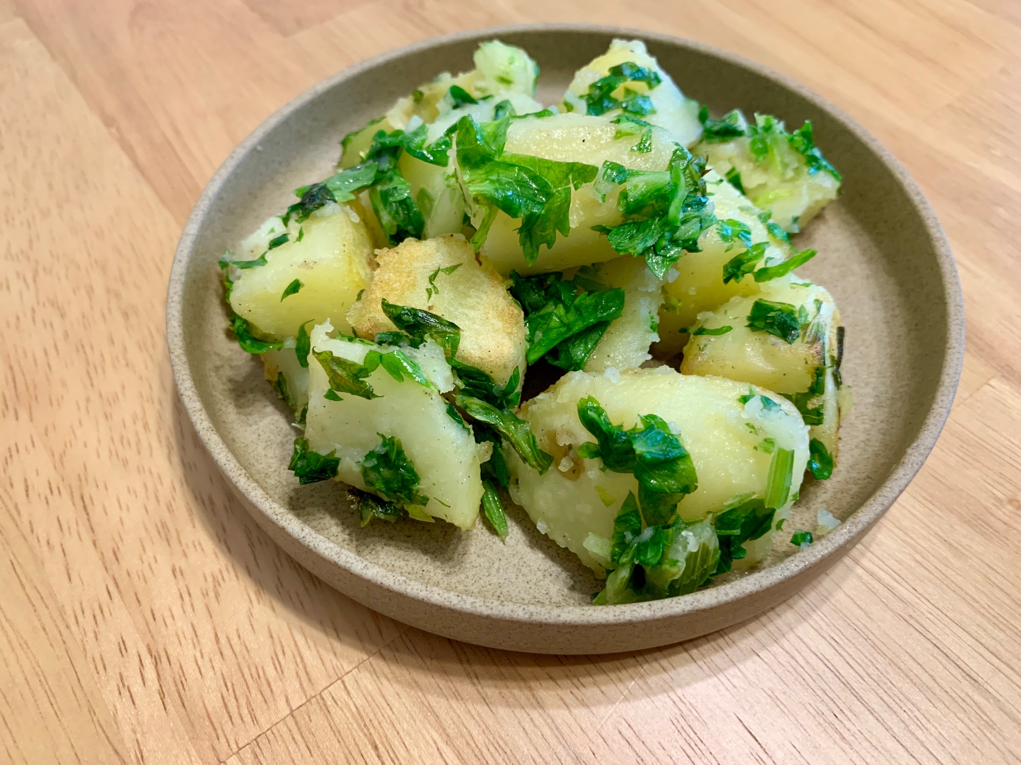 セロリの風味が絶品!ワインのお供に簡単おつまみ♫