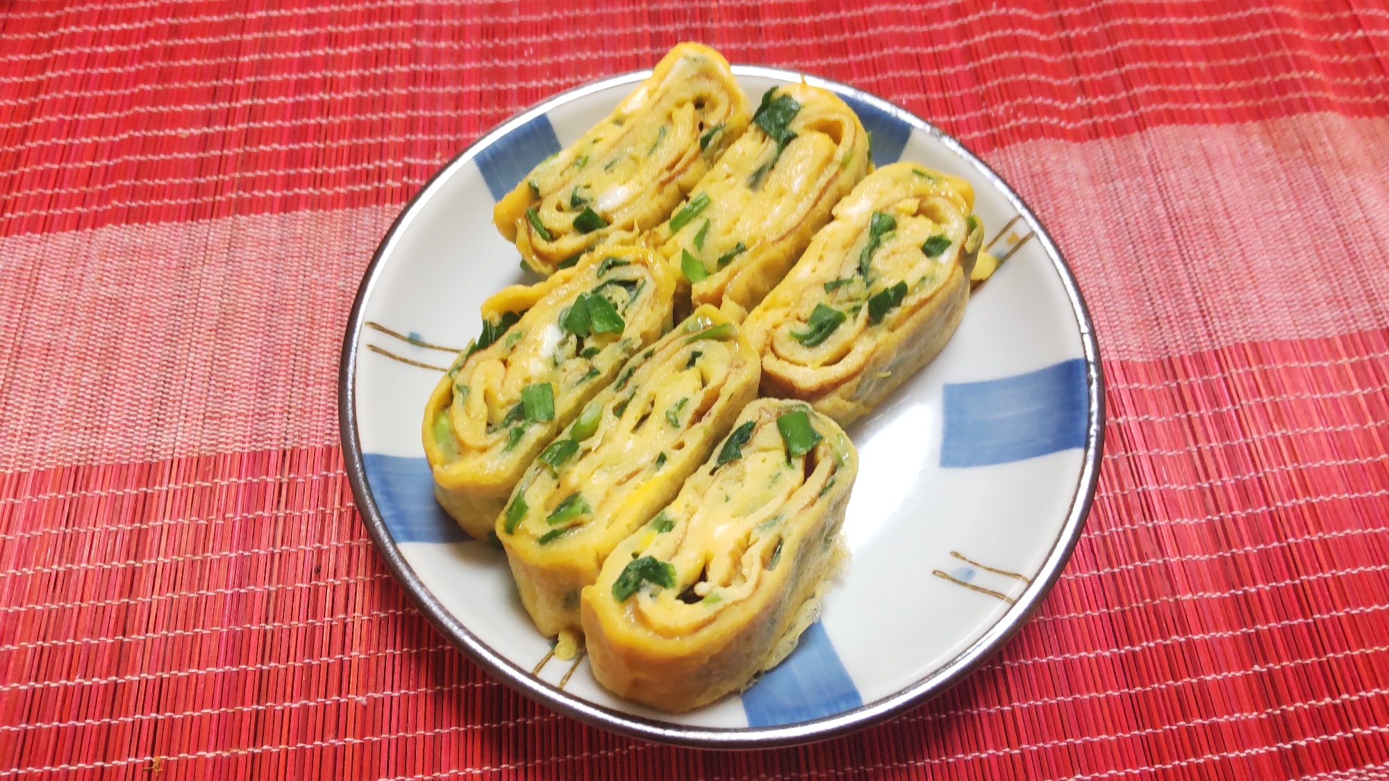 お弁当レシピ♪ニラ入り卵焼き〜