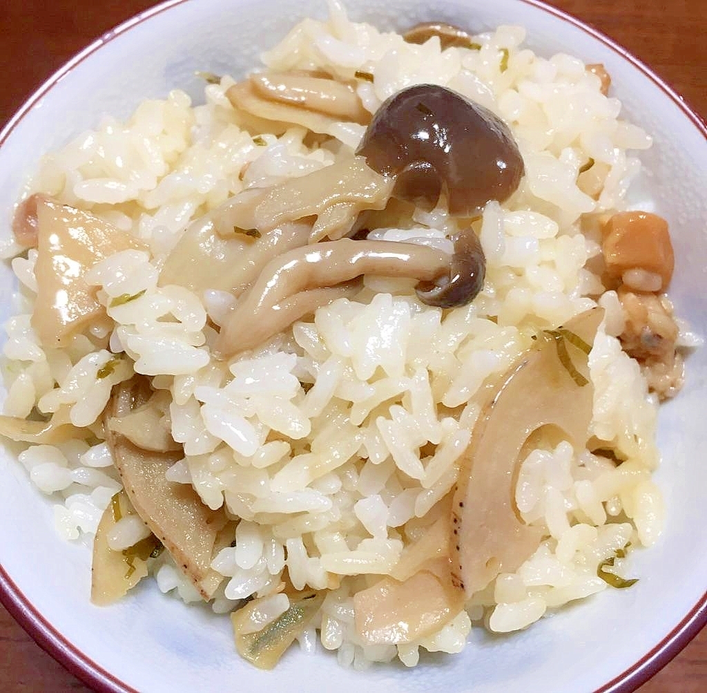 鶏肉と蓮根としめじの混ぜご飯　隠し味に黒酢