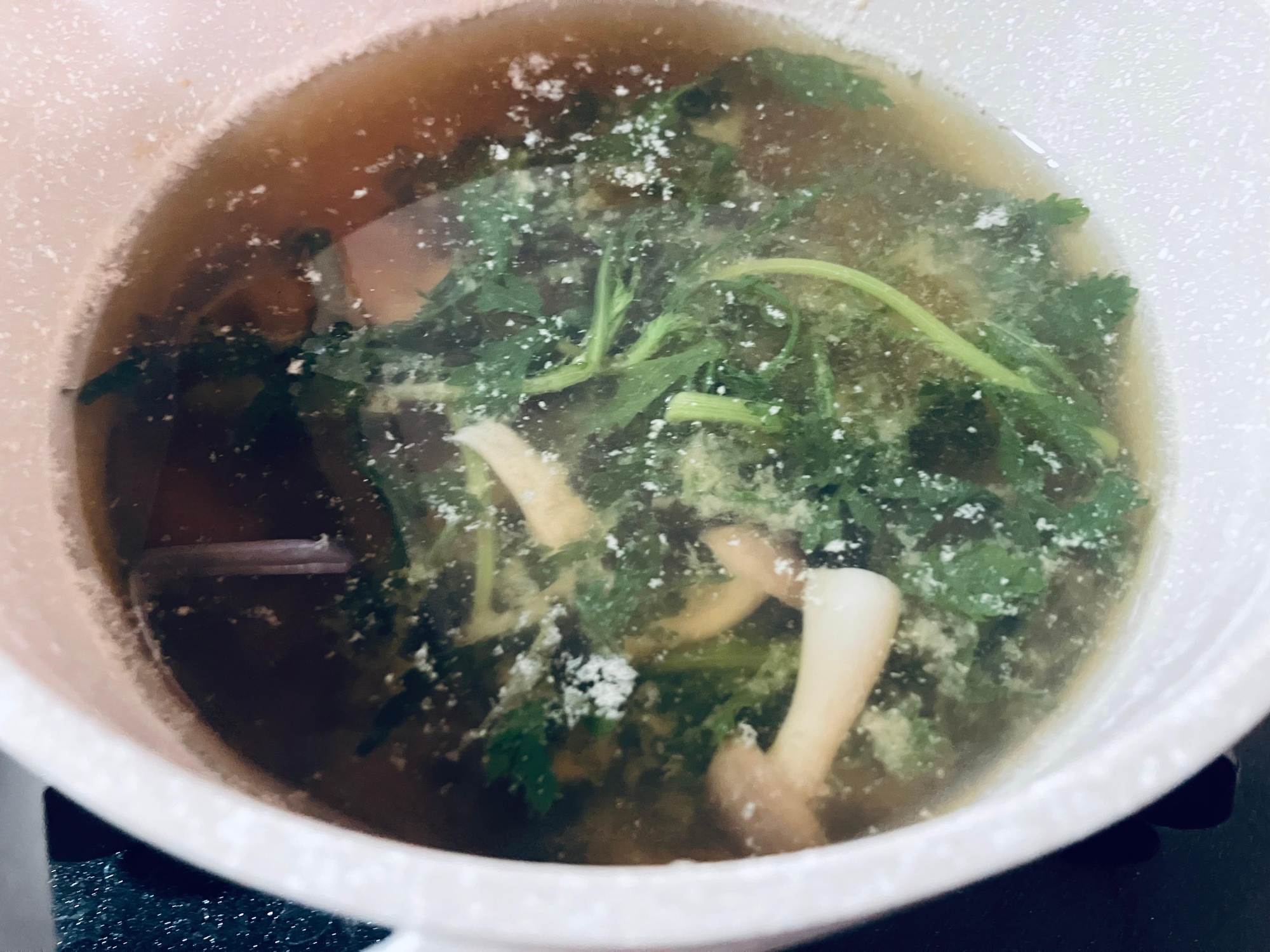 春菊としめじの味噌汁