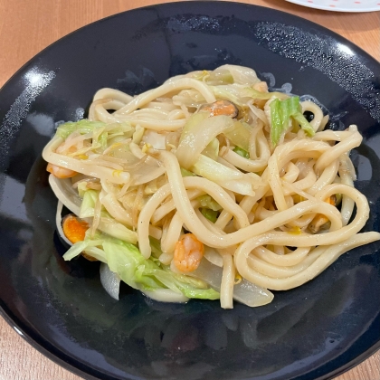 塩味を効かす☆海鮮焼きうどん