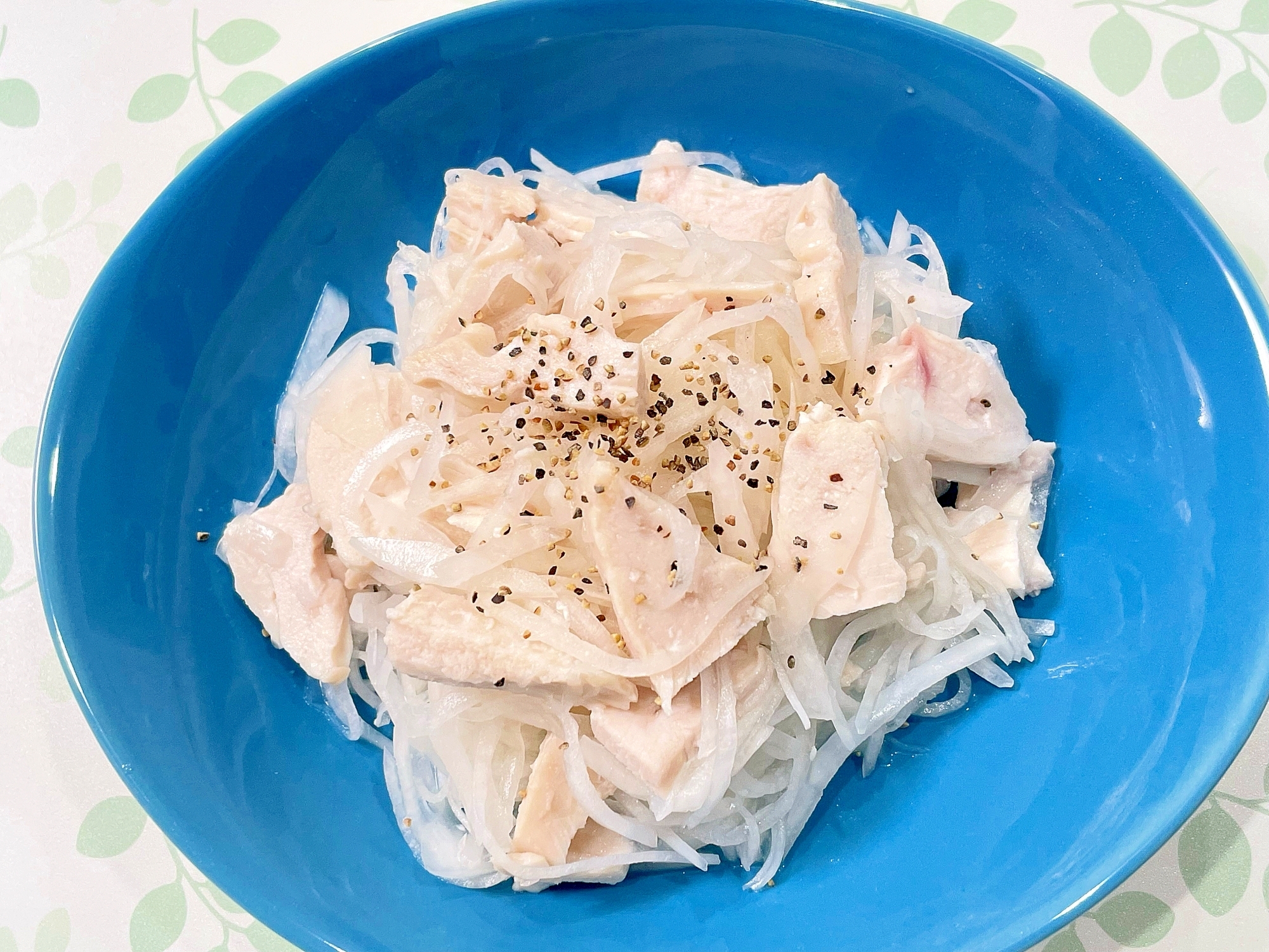 鶏むね肉と大根の塩レモン和え