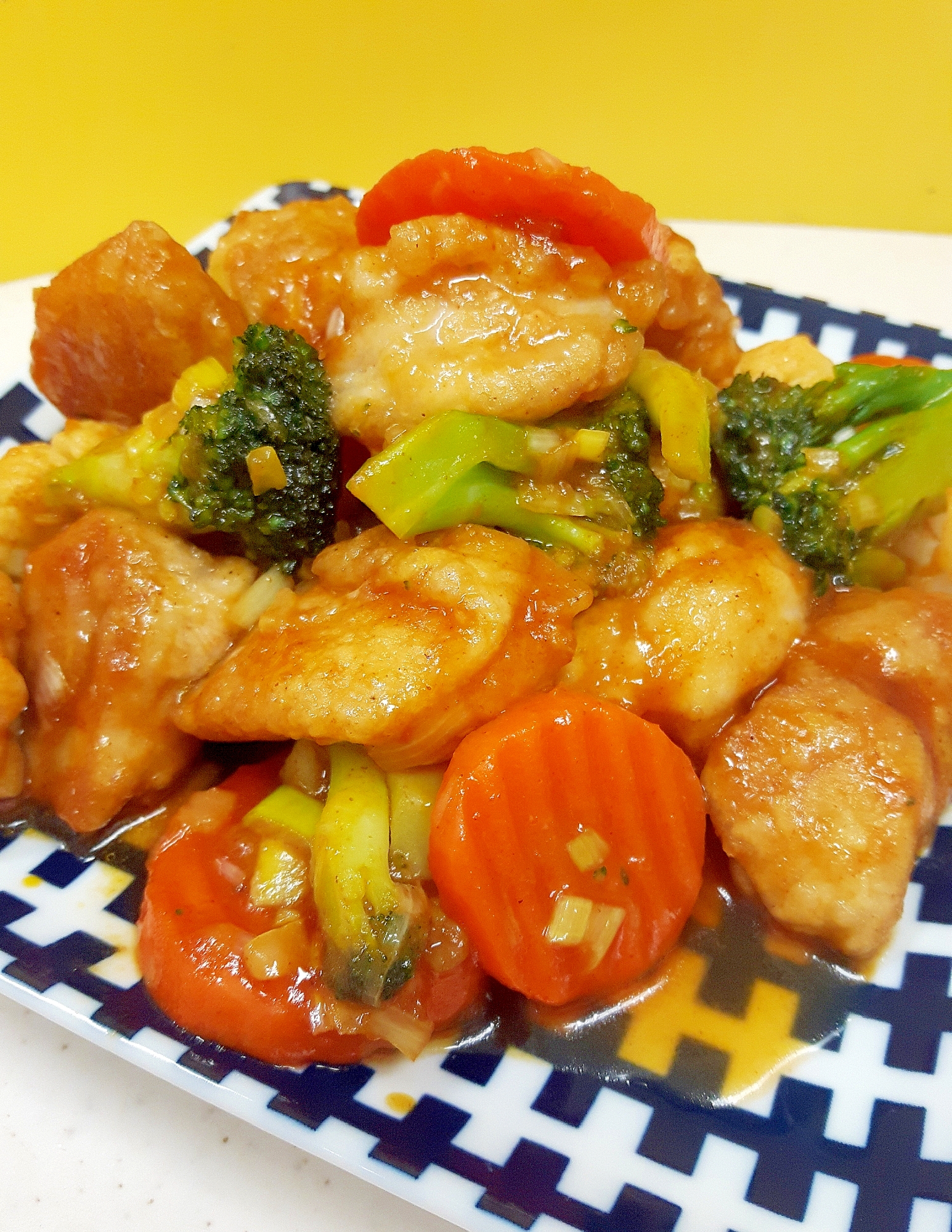 簡単!鶏もも肉とミックス野菜のチリソース炒め♪