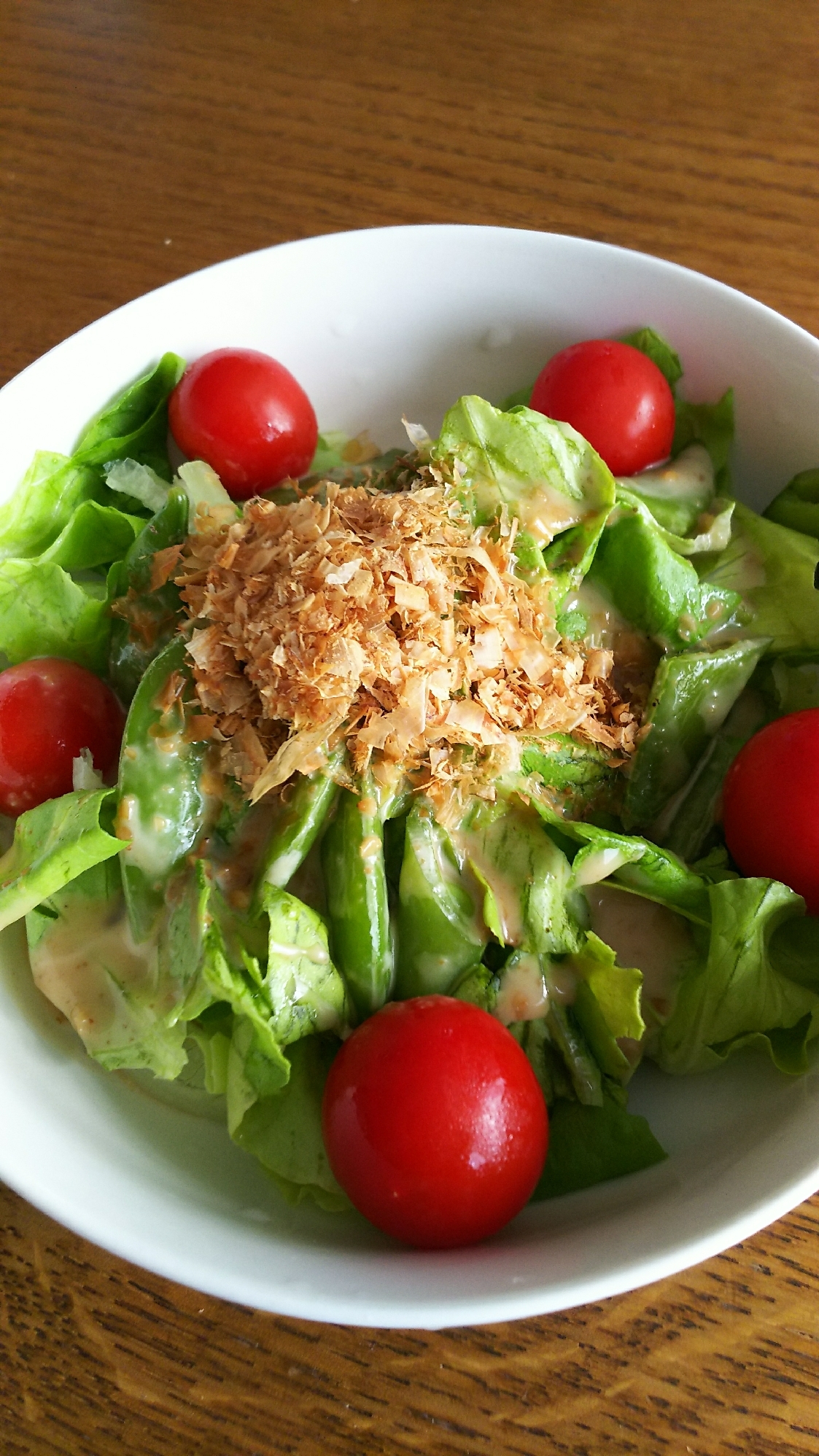 サラダ菜とスナップえんどうの鰹節サラダ