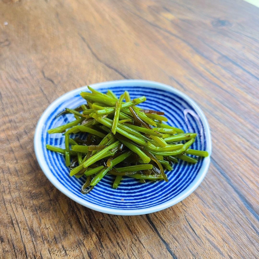 うわばみそうの塩昆布和え
