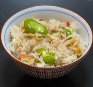 カニカマとそら豆の柚子こしょう炊き込みご飯