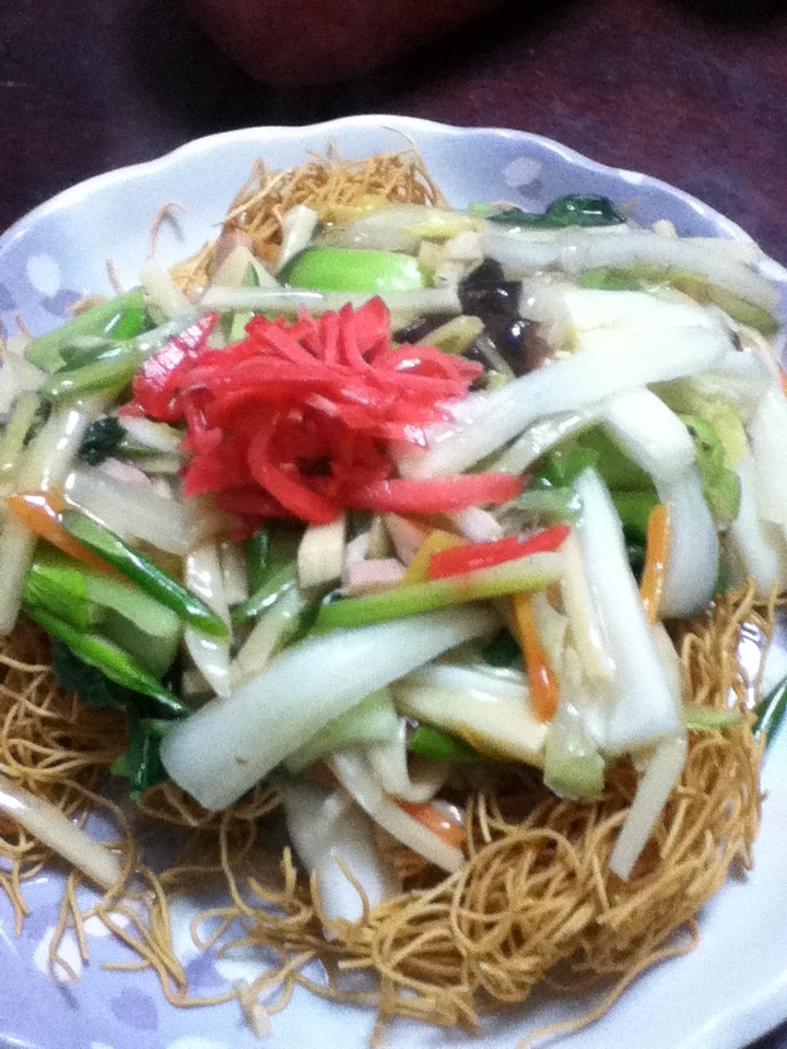 イカとチャーシューと季節の野菜の皿うどん