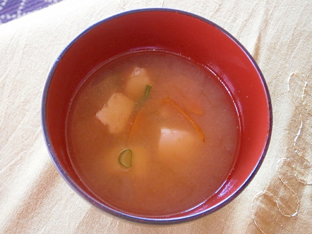 豆腐・人参の味噌汁