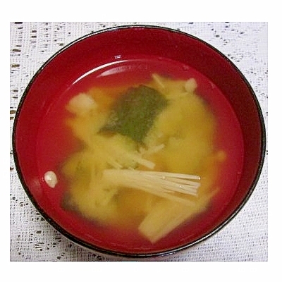 えのきとわかめの味噌汁（昆布だし・塩麹入り）