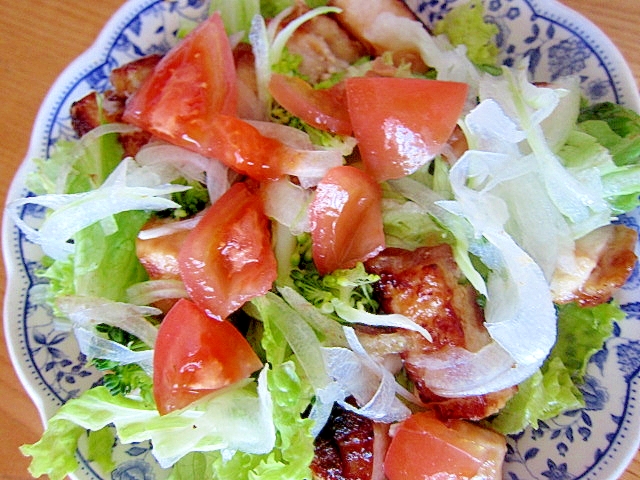 トマトチキンレタスオニオンサラダ