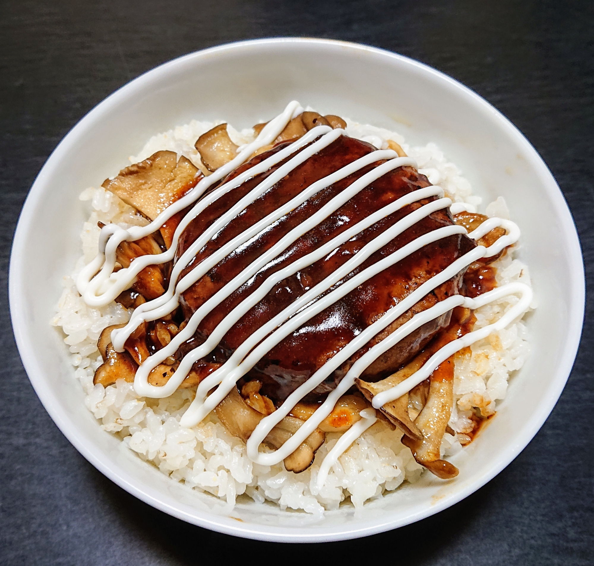 レトルトで☆炒め舞茸のバーグマヨ丼